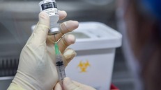 Vaccine COVID-19 giúp giảm nguy cơ sinh non và bệnh nặng ở phụ nữ mang thai.