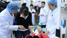 Đáng thương người phụ nữ 27 năm sống với gương "mặt quỷ"