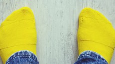 Nghiên cứu đôi tất có khả năng tạo năng lượng điện từ nước tiểu