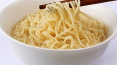Mì ăn liền: lợi, hại? – Kỳ 2: Tiện... nhưng không lợi!