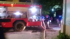 Hà Nội: Hai cụ già mắc kẹt trong đám cháy ở căn nhà 5 tầng
