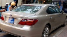 Xe Lexus mang biển xanh 80A-919.99 giả