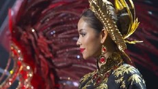 Phạm Hương bất ngờ trượt top 15 Hoa hậu Hoàn vũ 2015