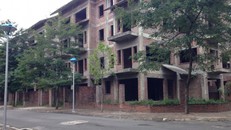 Khu biệt thự sang trọng bị bỏ hoang ở Hà Nội