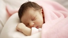 Mách mẹ cách giữ ấm đúng "chuẩn" cho bé vào mùa đông