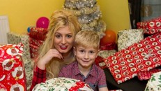 Đóng phim người lớn để mua quà Giáng sinh cho con trai