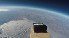 Màn cầu hôn ngoài không gian lãng mạn nhất thế giới