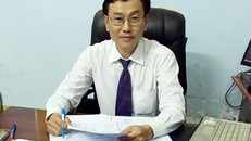 Học sinh TP HCM ngồi thi ở sân trường: Chưa lần nào 'dính' mưa