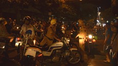 Hàng trăm cảnh sát hóa trang giữ trật tự đón năm mới 2016