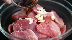 Sai lầm nguy hiểm khi ăn thịt lợn ai cũng phải biết