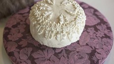 Chiêm ngưỡng chiếc bánh cưới 'trường sinh' có tuổi đời 100 năm