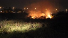 Đồng Nai: Cháy lớn tại chân cầu Bửu Hòa