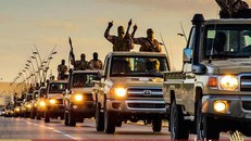 IS bất ngờ bị máy bay lạ không kích