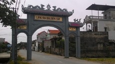 Đâm chục nhát dao vào hàng xóm ngay tại ruộng vì mùi phân lợn