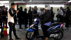 Kỳ lạ công ty tuyển dụng kiểm tra mùi cơ thể ứng viên lái xe ôm