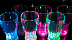 Xôn xao thông tin cốc nước phát sáng độc hại: Chuyên gia nói gì?