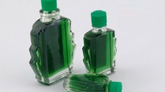 Tác hại đáng sợ khi dùng dầu gió sai cách