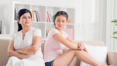 Mẹ chồng ném đồ, từ mặt con dâu chỉ vì tiền sắm tết