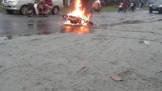 Xe Mio bốc cháy dữ dội khi đang lưu thông trên đường