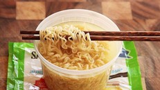 Những điều PHẢI nhớ khi ăn mì gói để không mang bệnh vào người