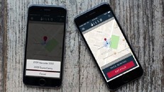 Rút điện thoại, bấm nút là có người mang xăng đến