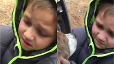 Vỡ òa giây phút cậu bé gặp lại chú chó sau 1 tháng đi lạc [VIDEO]