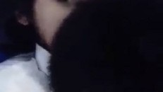 2 học sinh tự quay clip nóng tung lên Facebook gây sốc