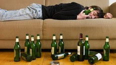 Lý giải nguyên nhân bạn thường không nhớ gì sau khi say