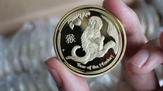 TP.HCM: Phát sốt loạt tiền hình khỉ mừng năm mới 2016