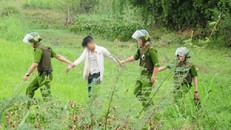 Đập phá nhà, đánh gãy tay mẹ vì không cho tiền mua ma túy
