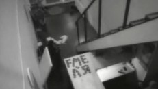 Bị hất nước nóng vào mặt vì quỵt tiền sau khi tắm hơi [VIDEO]