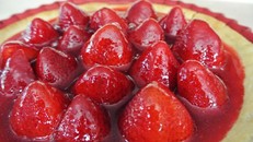 Cách làm mứt dâu tây đỏ mọng đãi khách Tết này