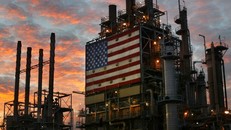 Giá dầu Mỹ ‘tụt đáy’, thấp nhất trong vòng 13 năm