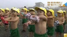 Trẻ mẫu giáo cởi trần, thi chạy giữa trời… 4 độ C