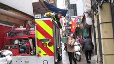 Hà Nội: Cháy lớn nhà 3 tầng người dân phải xách nước dập lửa