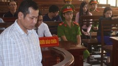 Dùng súng bắn vào mặt vợ vì đi chợ về muộn