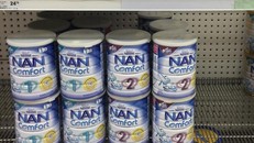 Trung Quốc mua hộp sữa rỗng để đóng lại bán như hàng mới