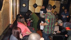 Phát hiện hàng chục đôi nam, nữ điên cuồng trong tiếng nhạc