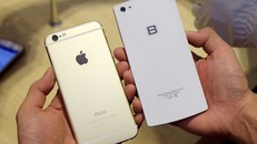 ‘Đổi iPhone lấy Bphone’ không còn là ‘chiêu’ mới