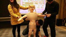 Công ty thưởng Tết cho nhân viên nam bằng búp bê tình dục