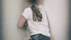 Chấn động cha vừa ra tù đã nhốt con gái ở nhà trọ giở trò đồi bại