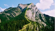 Lạ lùng ngọn núi tự di chuyển hơn 100m