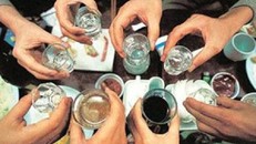 Nhậu say, vô cớ chửi bới rồi đâm chết người đi đường