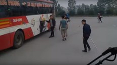 Nhà xe Hoàng Phương bị 'tố' hành xử côn đồ trên đường