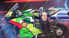 The Remix: Hoàng Thùy Linh mang xe mô tô lên sân khấu