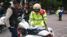 Xử phạt 102 người đi bộ vi phạm trong ngày đầu ra quân