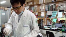 Tiến sĩ Việt 34 tuổi công bố cách điều trị ung thư mới