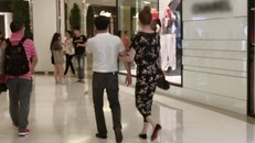 Hồ Ngọc Hà lộ ảnh tay trong tay với đại gia kim cương