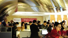 Tấp nập mua vàng cầu may ngày vía Thần Tài