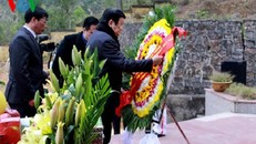 Chủ tịch nước dâng hương đài liệt sỹ bảo vệ biên giới phía Bắc